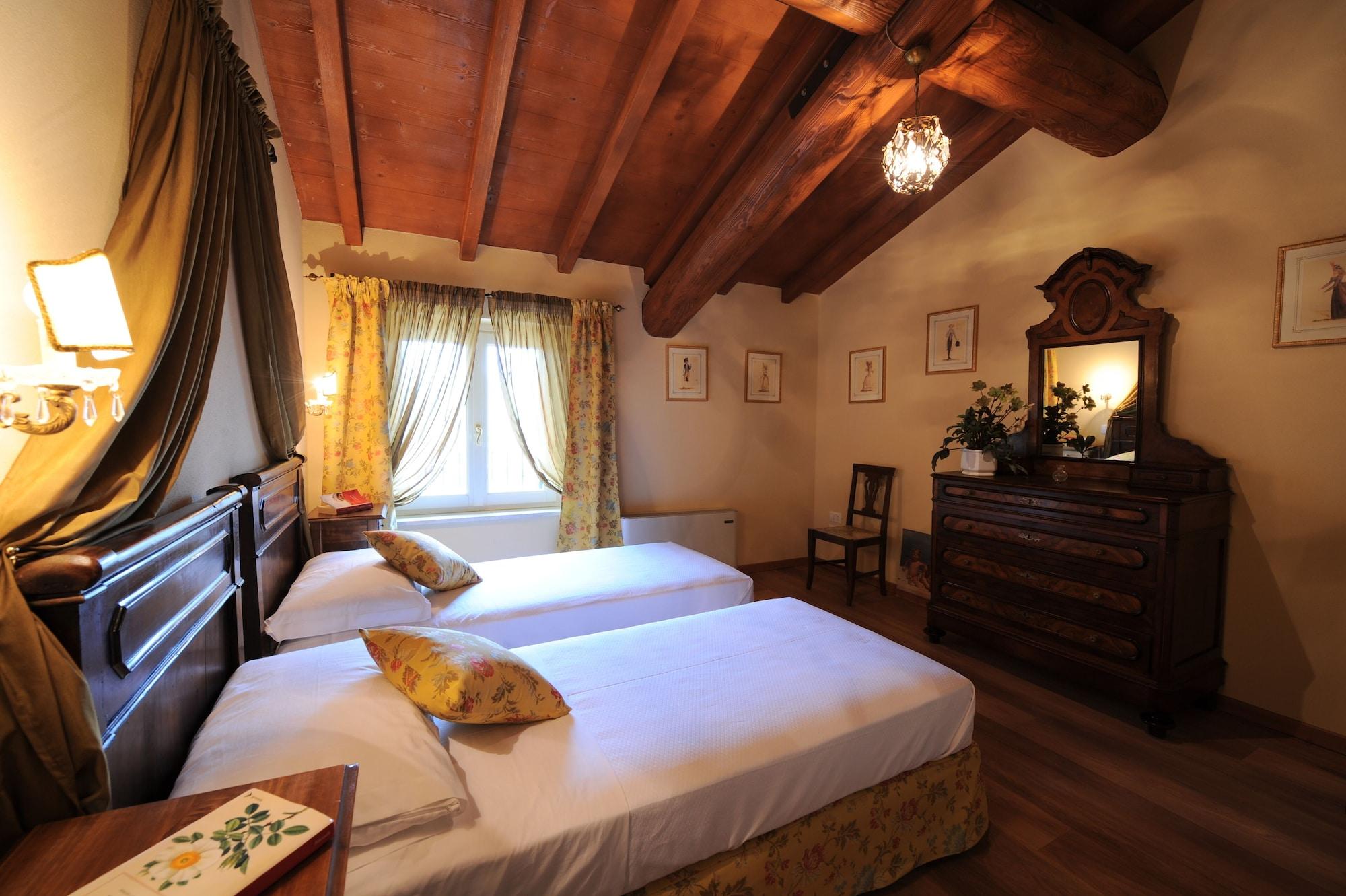Relais Corte Paradiso Песк'єра-дель-Гарда Екстер'єр фото